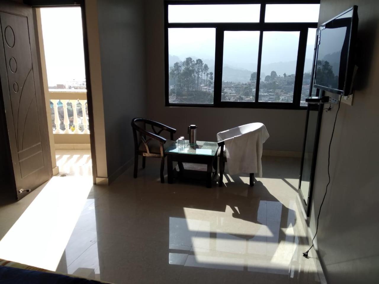Pithorāgarh Hotel-78 מראה חיצוני תמונה