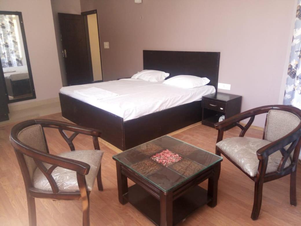 Pithorāgarh Hotel-78 מראה חיצוני תמונה