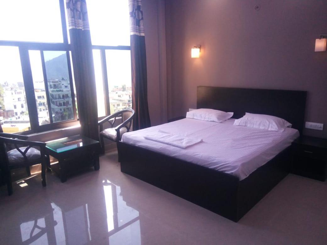 Pithorāgarh Hotel-78 מראה חיצוני תמונה