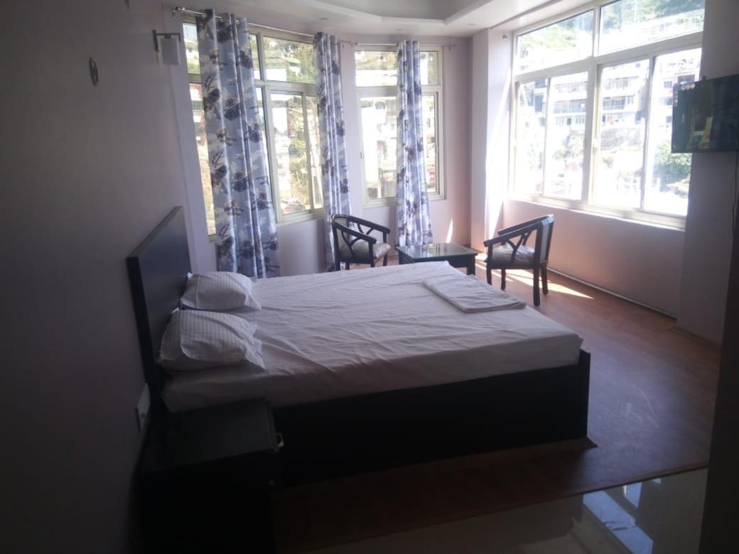 Pithorāgarh Hotel-78 מראה חיצוני תמונה