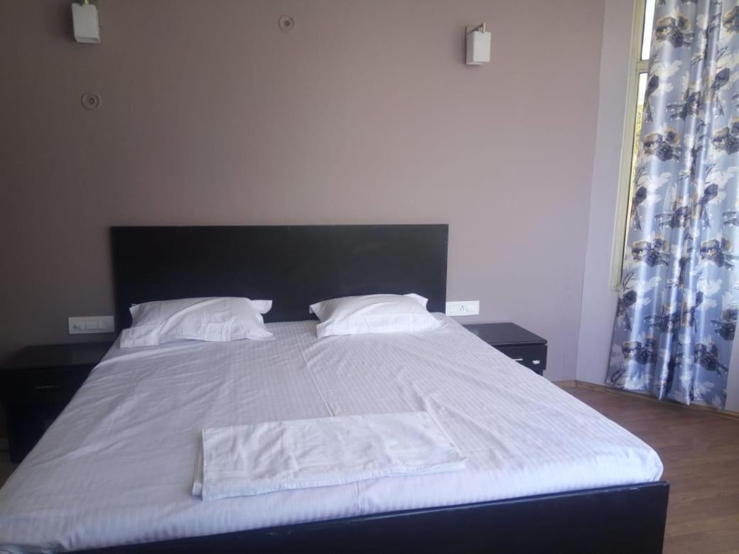 Pithorāgarh Hotel-78 מראה חיצוני תמונה